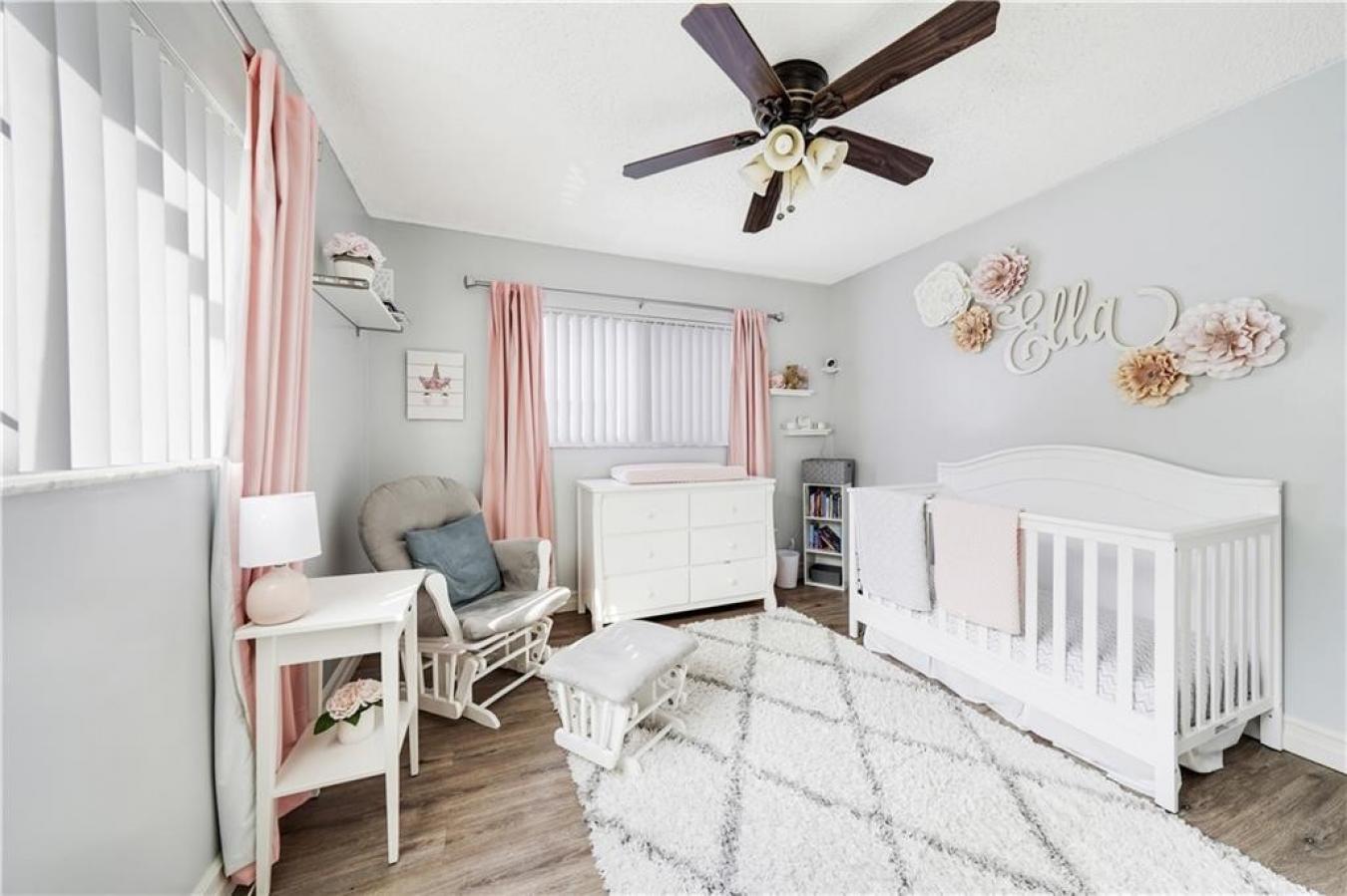 Do not miss out on this gorgeous 3 BD/2.5 BTH townhouse in Arbor Court – image 6
