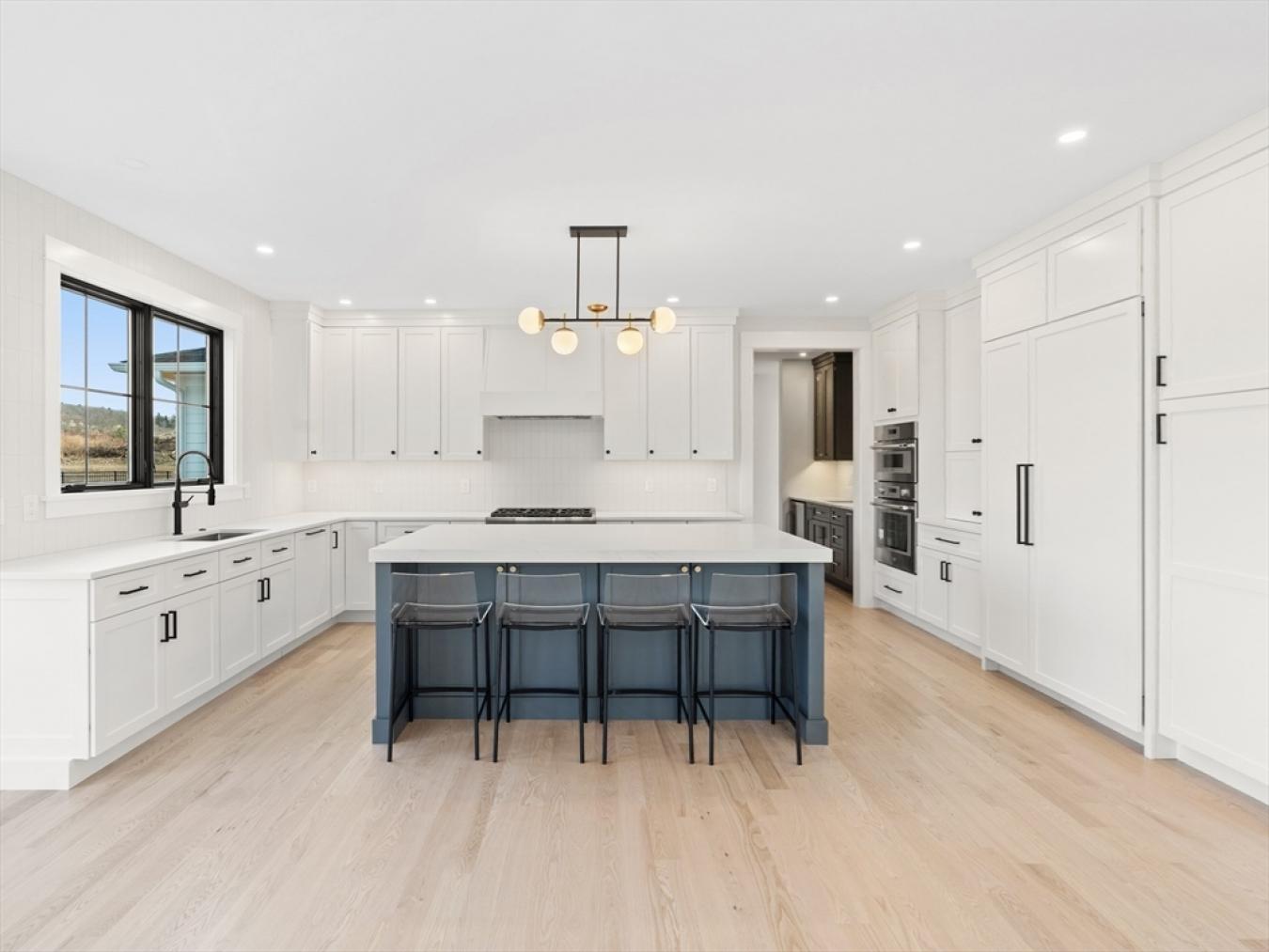 Natick, Massachusetts, 01760, United States, 6 Bedrooms Bedrooms, ,6 BathroomsBathrooms,Residential,For Sale,1828878