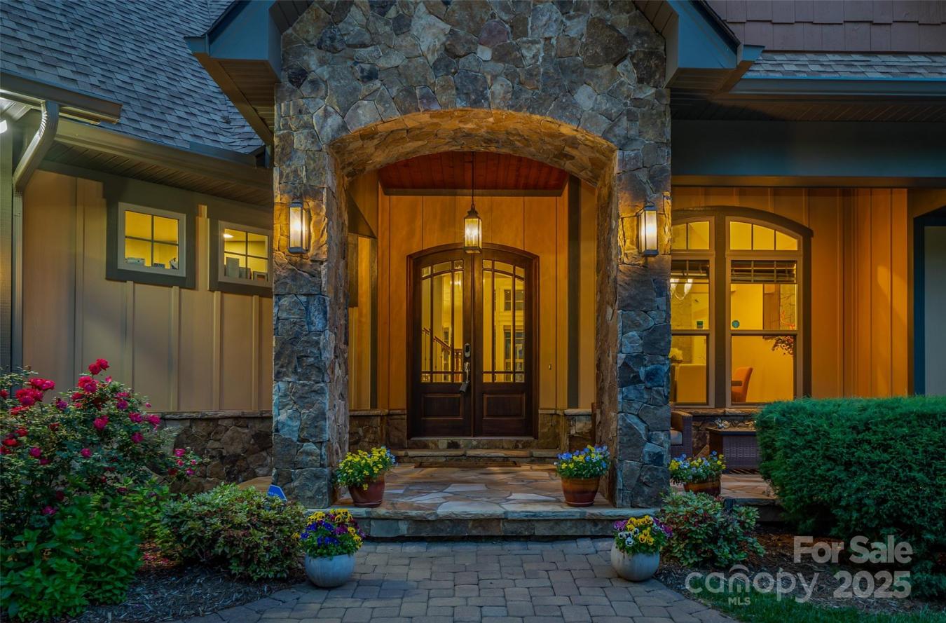 Asheville, North Carolina, 28803, United States, 6 Bedrooms Bedrooms, ,4 BathroomsBathrooms,Residential,For Sale,1828876