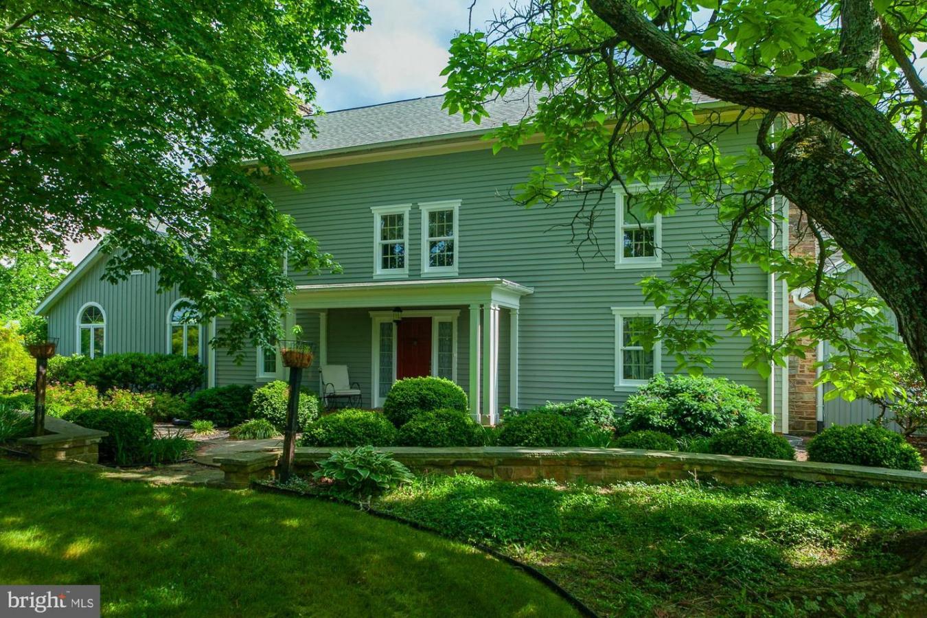 Hedgesville, West Virginia, 25427, United States, 5 Bedrooms Bedrooms, ,4 BathroomsBathrooms,Residential,For Sale,1820687