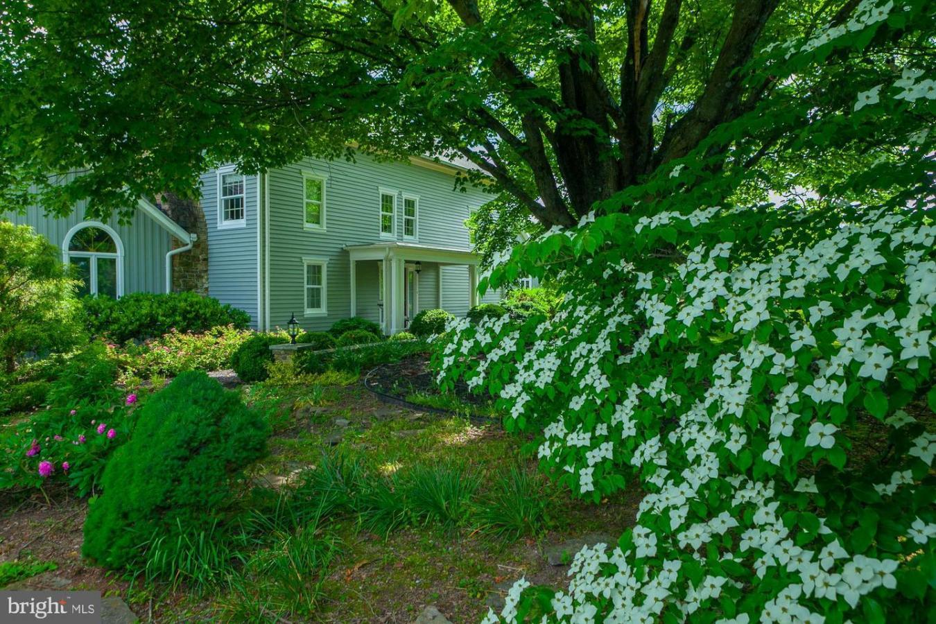 Hedgesville, West Virginia, 25427, United States, 5 Bedrooms Bedrooms, ,4 BathroomsBathrooms,Residential,For Sale,1820687