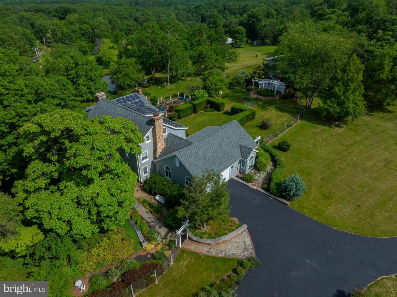 Hedgesville, West Virginia, 25427, United States, 5 Bedrooms Bedrooms, ,4 BathroomsBathrooms,Residential,For Sale,1820687