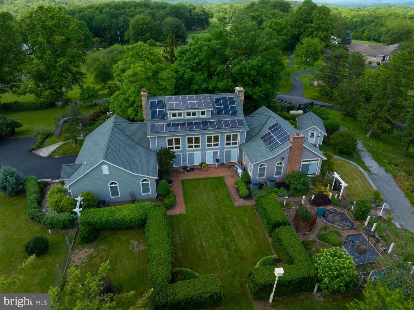 Hedgesville, West Virginia, 25427, United States, 5 Bedrooms Bedrooms, ,4 BathroomsBathrooms,Residential,For Sale,1820687