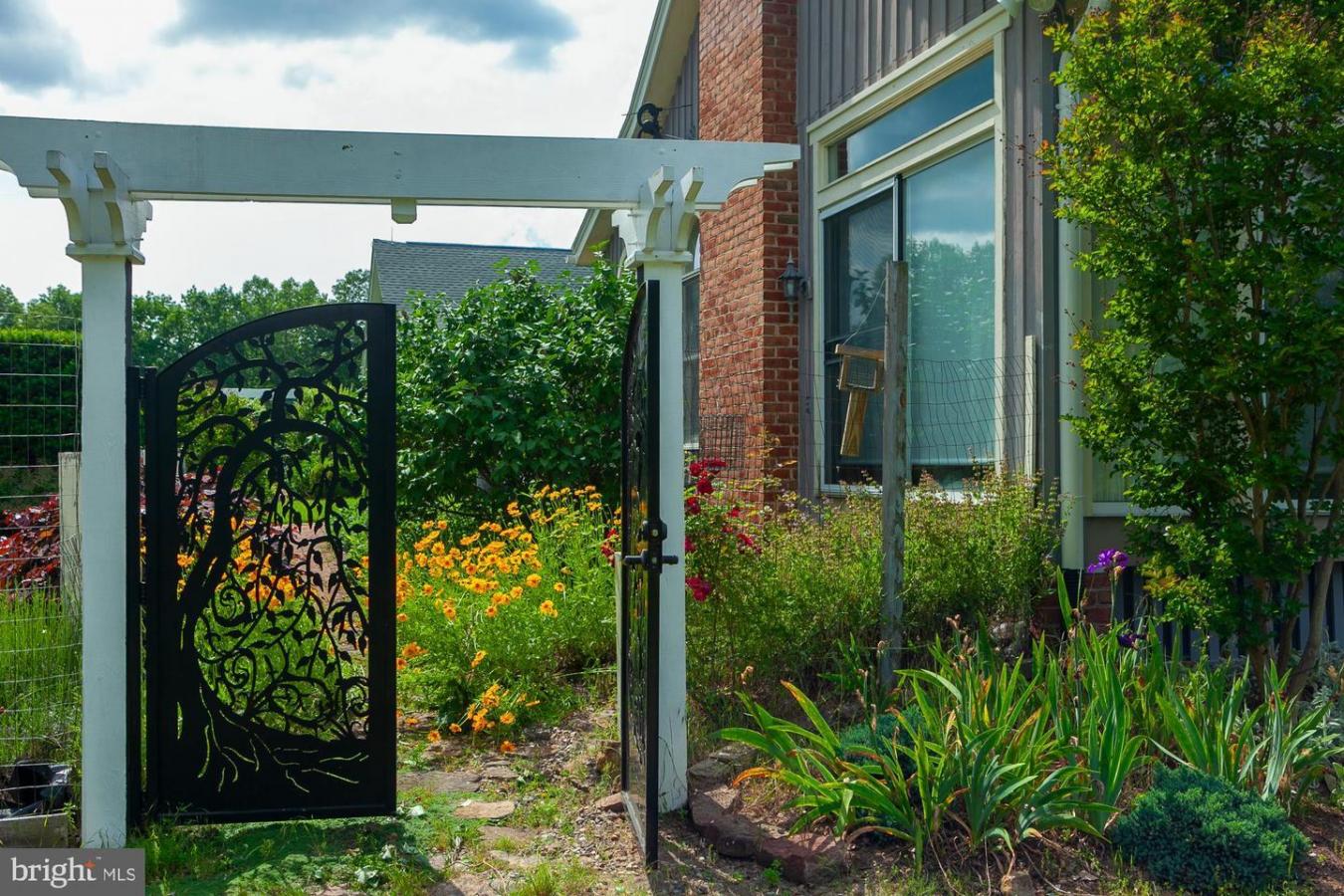 Hedgesville, West Virginia, 25427, United States, 5 Bedrooms Bedrooms, ,4 BathroomsBathrooms,Residential,For Sale,1820687