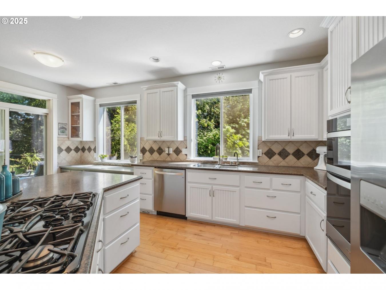 Beaverton, Oregon, 97007, United States, 5 Bedrooms Bedrooms, ,4 BathroomsBathrooms,Residential,For Sale,1828861