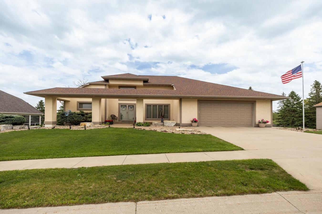 Rochester, Minnesota, 55902, United States, 3 Bedrooms Bedrooms, ,2 BathroomsBathrooms,Residential,For Sale,1828852