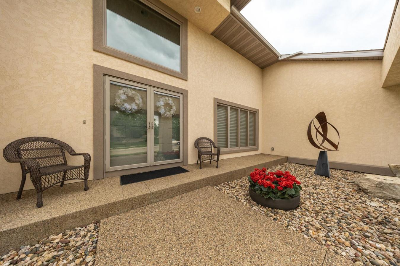 Rochester, Minnesota, 55902, United States, 3 Bedrooms Bedrooms, ,2 BathroomsBathrooms,Residential,For Sale,1828852