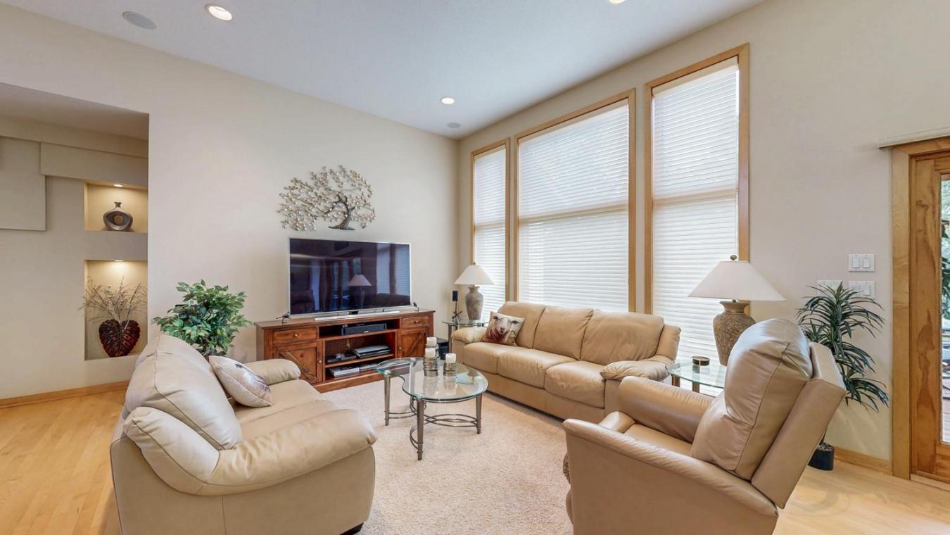 Rochester, Minnesota, 55902, United States, 3 Bedrooms Bedrooms, ,2 BathroomsBathrooms,Residential,For Sale,1828852