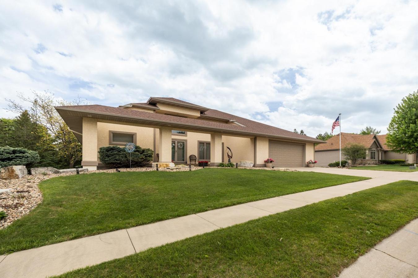 Rochester, Minnesota, 55902, United States, 3 Bedrooms Bedrooms, ,2 BathroomsBathrooms,Residential,For Sale,1828852