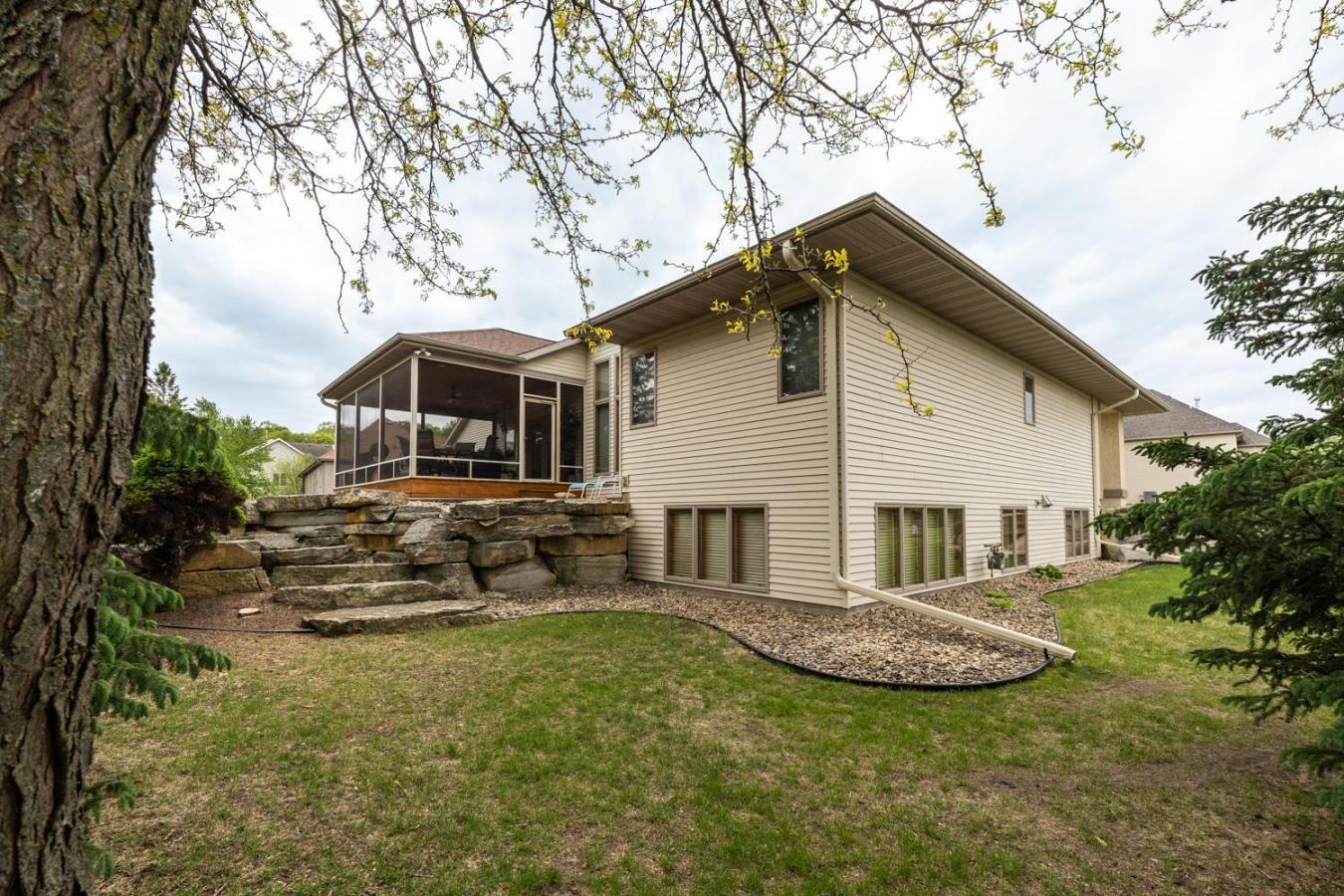 Rochester, Minnesota, 55902, United States, 3 Bedrooms Bedrooms, ,2 BathroomsBathrooms,Residential,For Sale,1828852