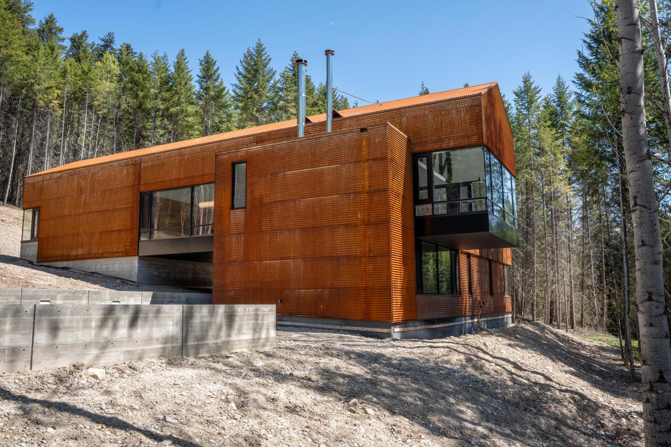 Golden, British Columbia, BC, V0A 1H7, Canada, 3 Bedrooms Bedrooms, ,2 BathroomsBathrooms,Residential,For Sale,1824318