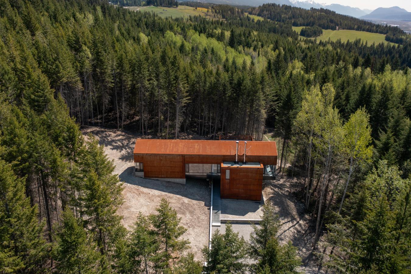 Golden, British Columbia, BC, V0A 1H7, Canada, 3 Bedrooms Bedrooms, ,2 BathroomsBathrooms,Residential,For Sale,1824318