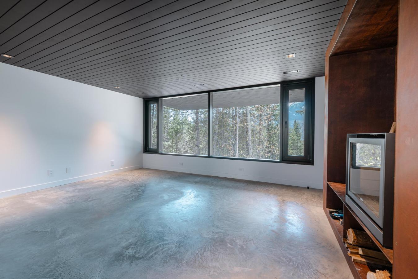 Golden, British Columbia, BC, V0A 1H7, Canada, 3 Bedrooms Bedrooms, ,2 BathroomsBathrooms,Residential,For Sale,1824318