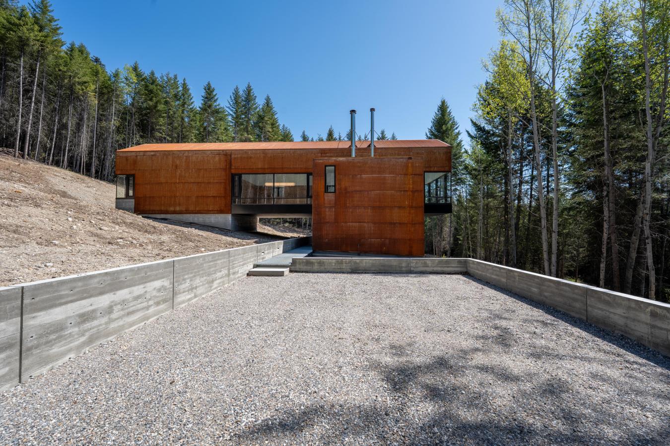 Golden, British Columbia, BC, V0A 1H7, Canada, 3 Bedrooms Bedrooms, ,2 BathroomsBathrooms,Residential,For Sale,1824318