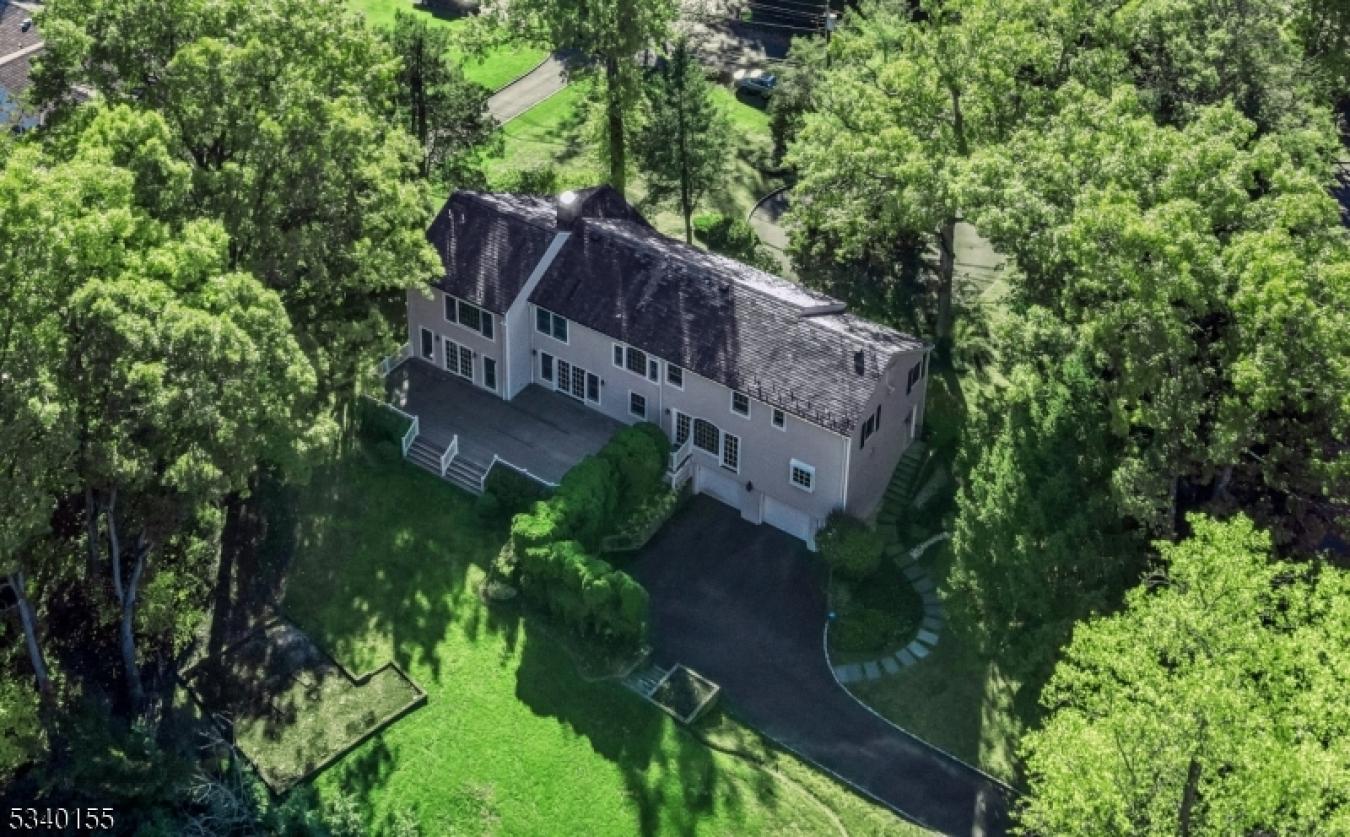 Millburn Twp., New Jersey, 07078, United States, 5 Bedrooms Bedrooms, ,4 BathroomsBathrooms,Residential,For Sale,1828844