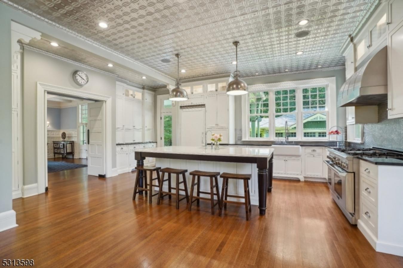 Millburn Twp., New Jersey, 07078, United States, 10 Bedrooms Bedrooms, ,6 BathroomsBathrooms,Residential,For Sale,1828843