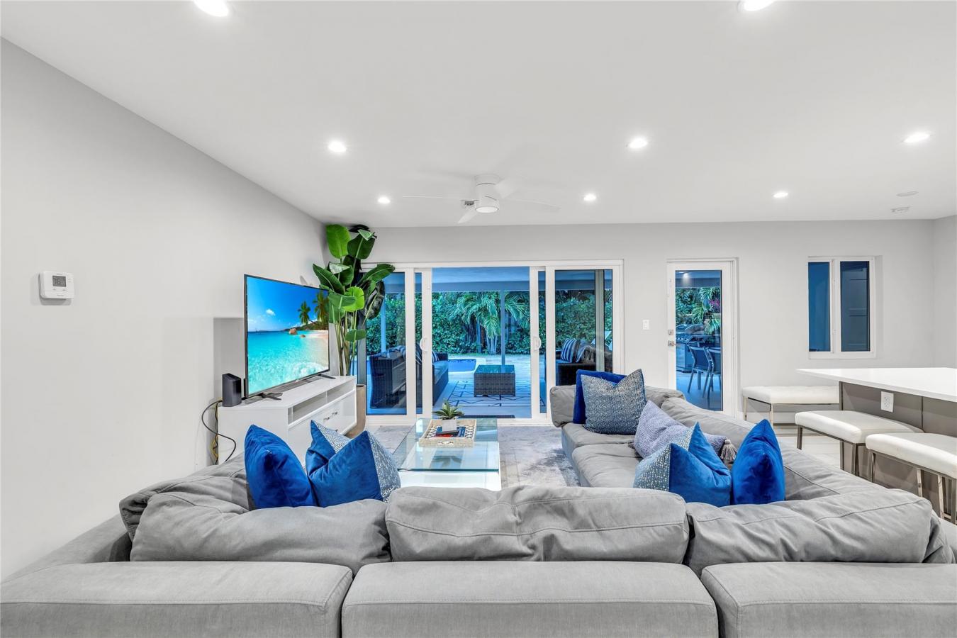 Lighthouse Point, Florida, 33064, United States, 3 Bedrooms Bedrooms, ,3 BathroomsBathrooms,Residential,For Sale,1828841