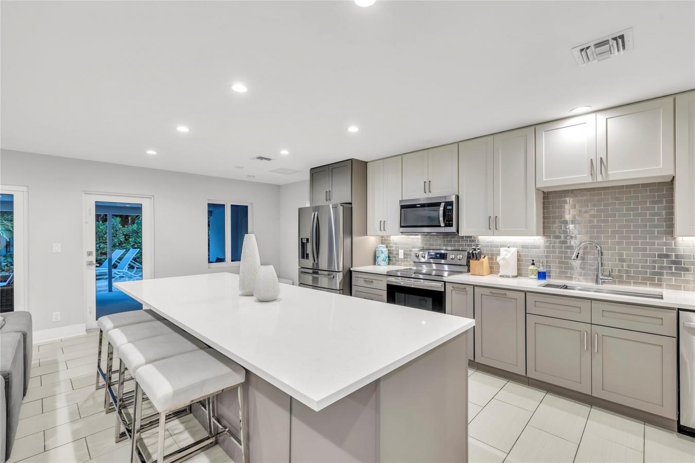 Lighthouse Point, Florida, 33064, United States, 3 Bedrooms Bedrooms, ,3 BathroomsBathrooms,Residential,For Sale,1828841