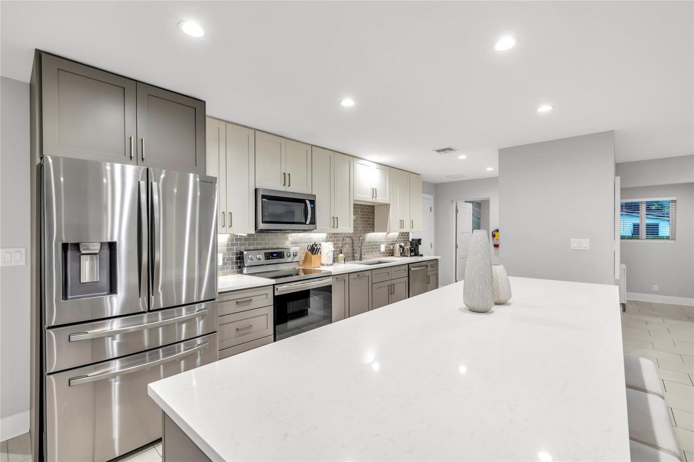 Lighthouse Point, Florida, 33064, United States, 3 Bedrooms Bedrooms, ,3 BathroomsBathrooms,Residential,For Sale,1828841
