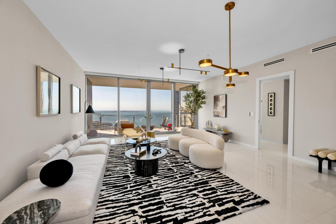 Miami, Miami Dade, 33131, United States, 3 Bedrooms Bedrooms, ,4 BathroomsBathrooms,Residential,For Sale,1828834
