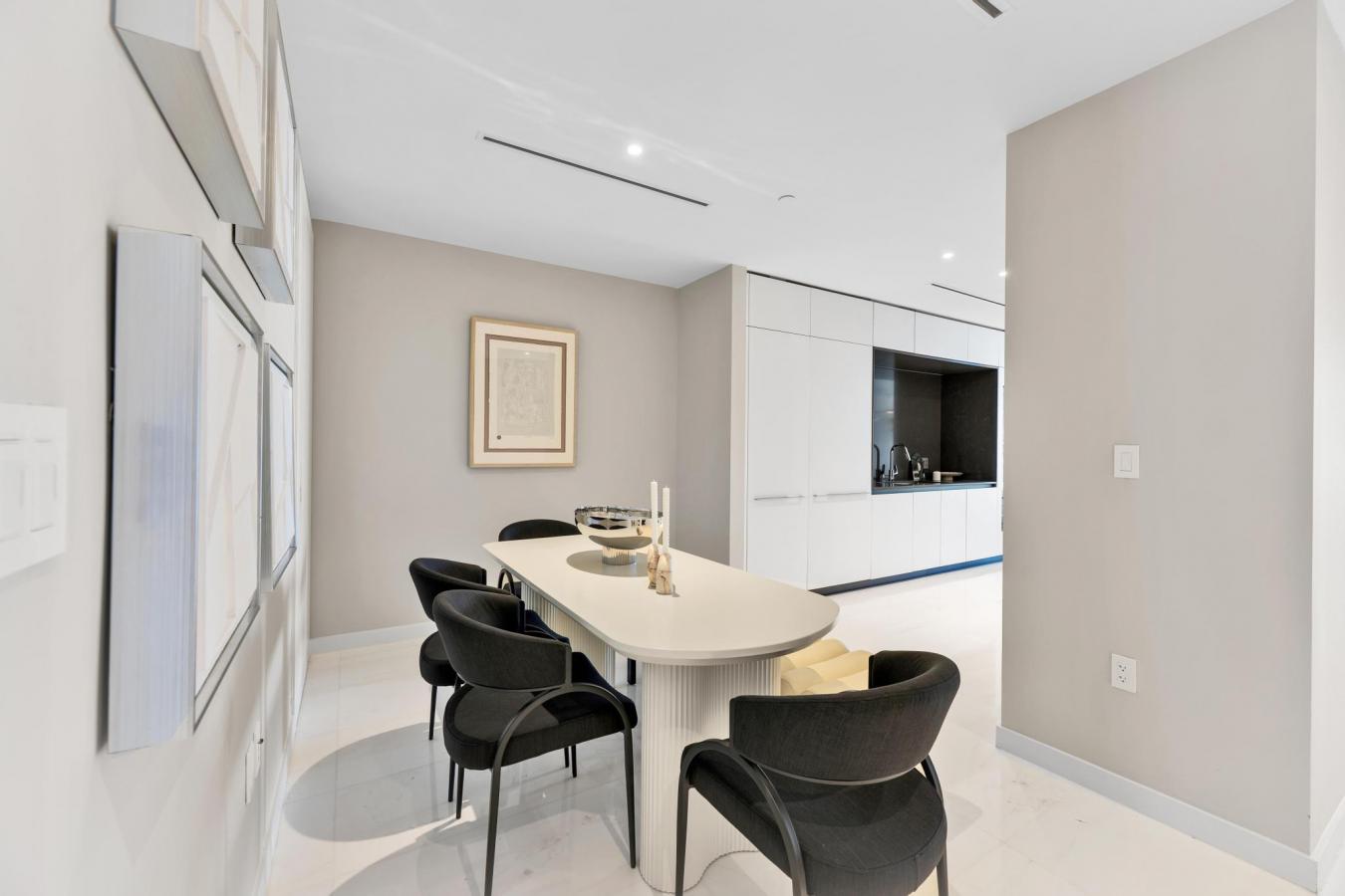 Miami, Miami Dade, 33131, United States, 3 Bedrooms Bedrooms, ,4 BathroomsBathrooms,Residential,For Sale,1828834
