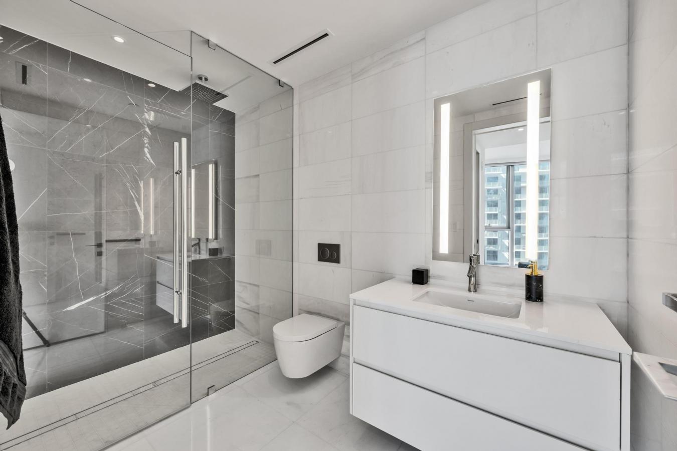 Miami, Miami Dade, 33131, United States, 3 Bedrooms Bedrooms, ,4 BathroomsBathrooms,Residential,For Sale,1828834