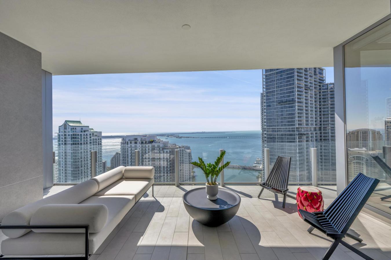 Miami, Miami Dade, 33131, United States, 3 Bedrooms Bedrooms, ,4 BathroomsBathrooms,Residential,For Sale,1828834
