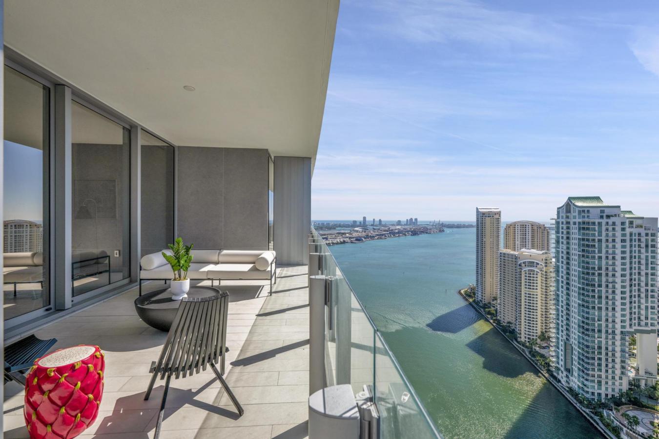 Miami, Miami Dade, 33131, United States, 3 Bedrooms Bedrooms, ,4 BathroomsBathrooms,Residential,For Sale,1828834