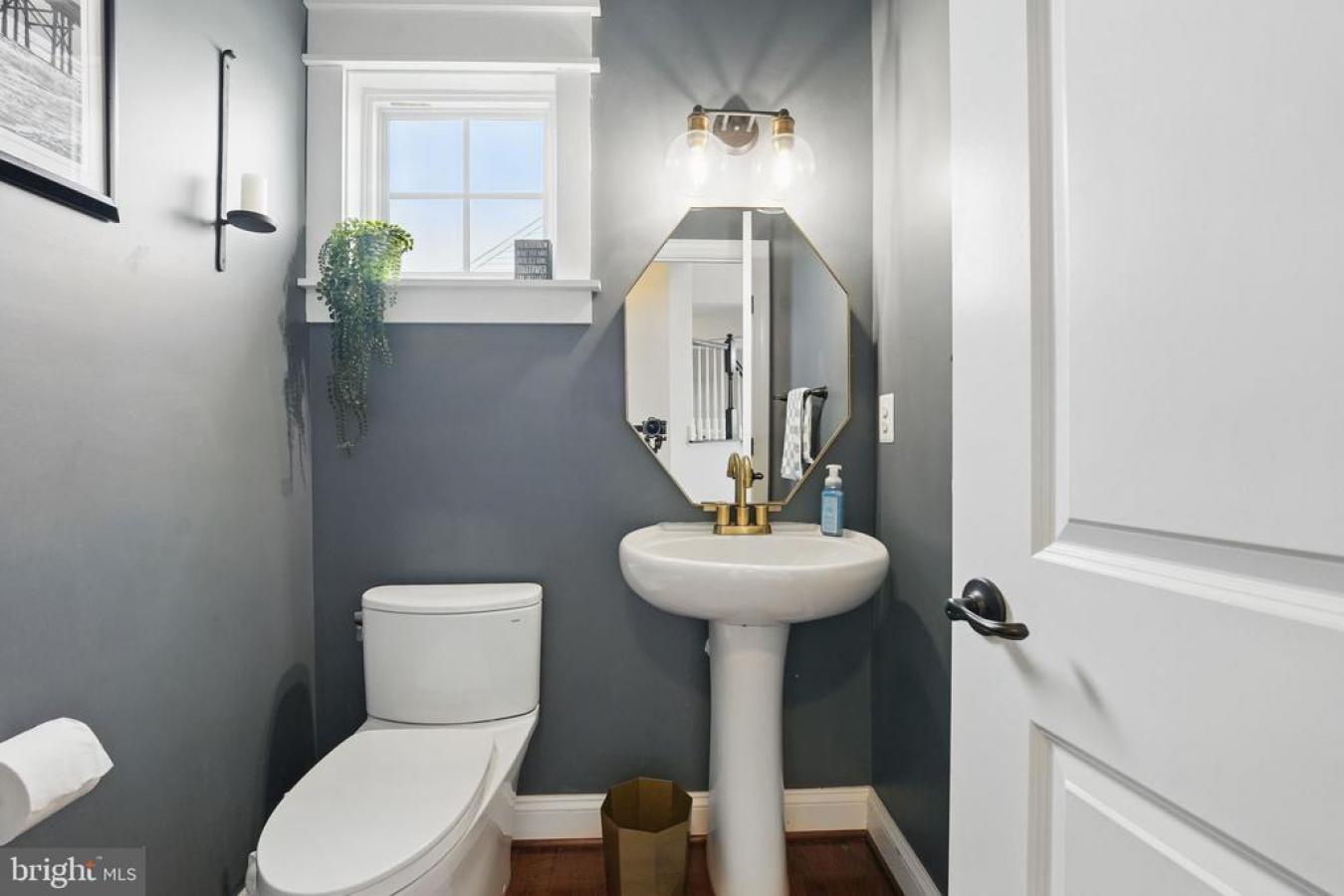Chantilly, Virginia, 20152, United States, 5 Bedrooms Bedrooms, ,3 BathroomsBathrooms,Residential,For Sale,1828829