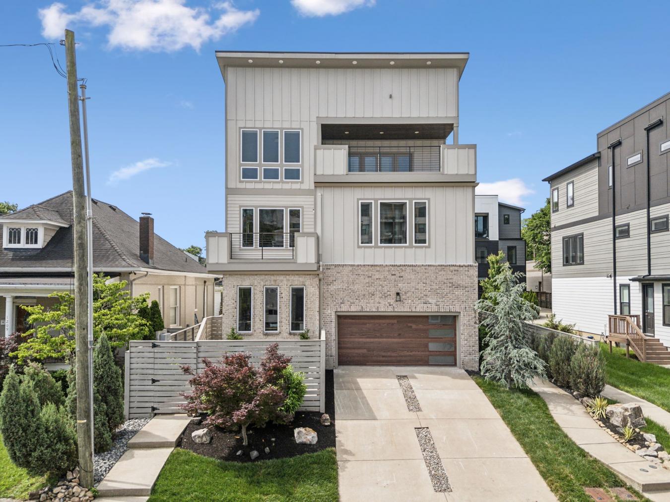 Nashville, Tennessee, 37203, United States, 4 Bedrooms Bedrooms, ,3 BathroomsBathrooms,Residential,For Sale,1824298