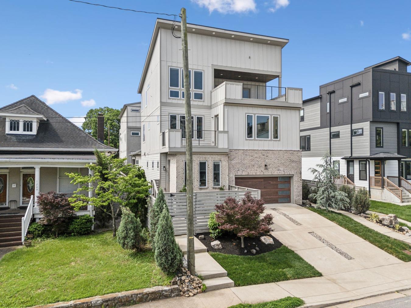 Nashville, Tennessee, 37203, United States, 4 Bedrooms Bedrooms, ,3 BathroomsBathrooms,Residential,For Sale,1824298