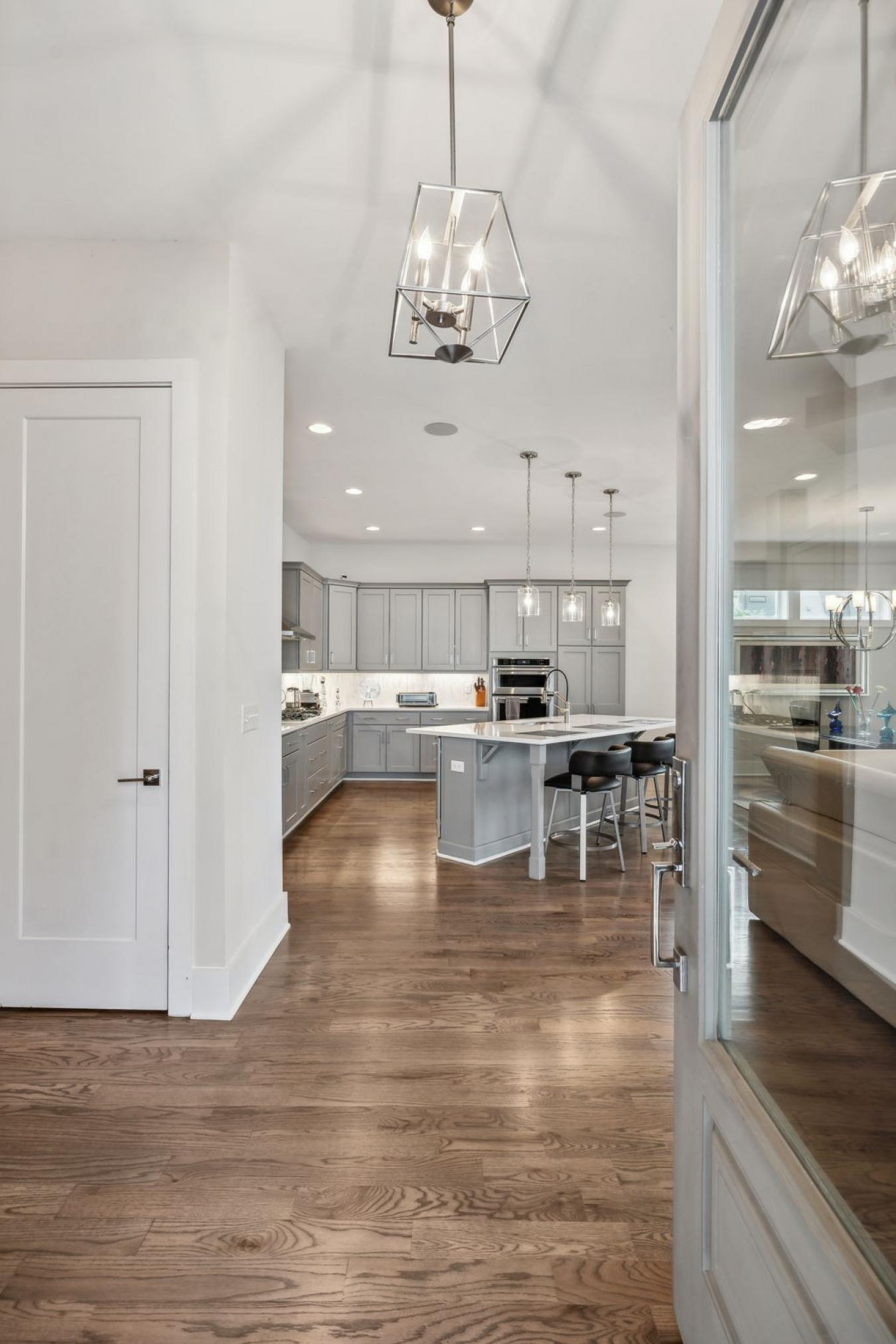 Nashville, Tennessee, 37203, United States, 4 Bedrooms Bedrooms, ,3 BathroomsBathrooms,Residential,For Sale,1824298