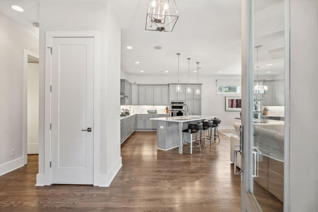 Nashville, Tennessee, 37203, United States, 4 Bedrooms Bedrooms, ,3 BathroomsBathrooms,Residential,For Sale,1824298