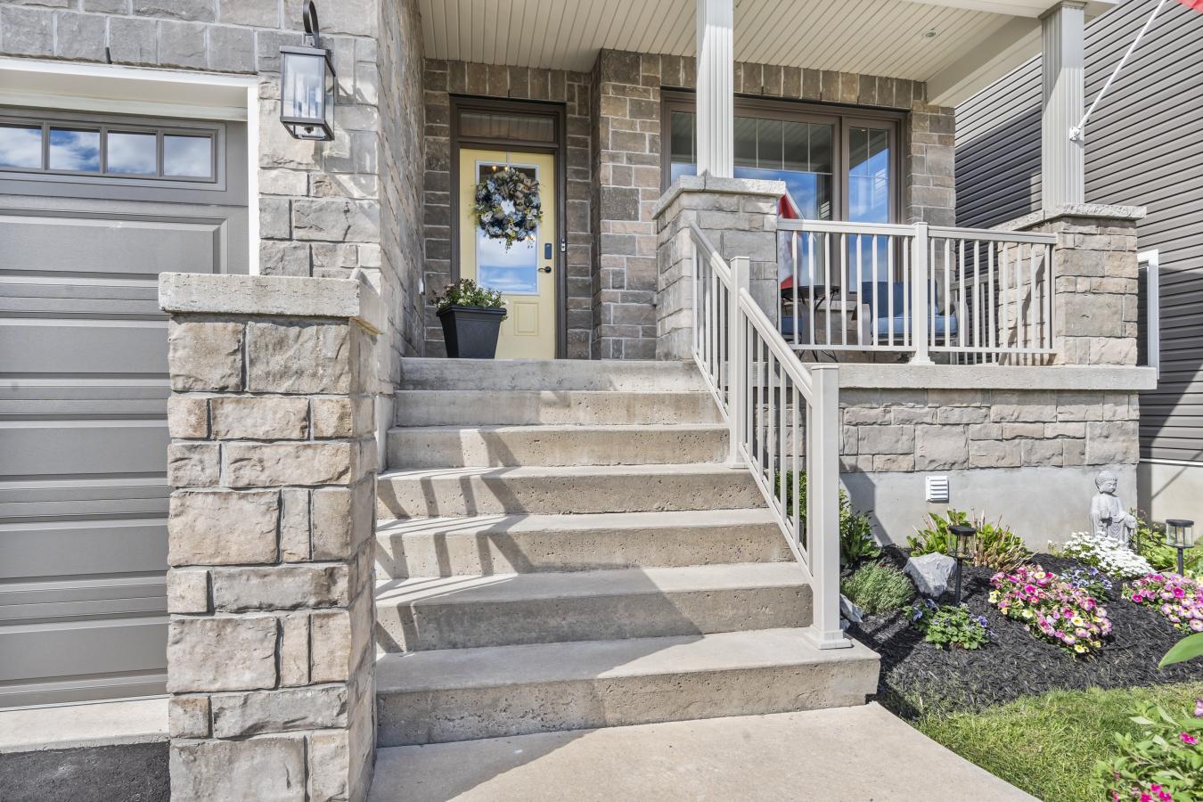 Kingston, Frontenac, K7M 0C9, Canada, 4 Bedrooms Bedrooms, ,3 BathroomsBathrooms,Residential,For Sale,1828825