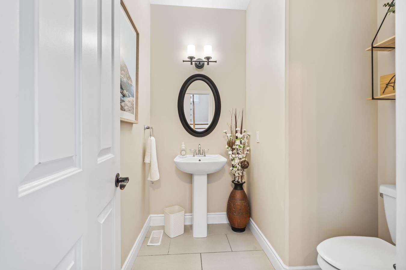 Kingston, Frontenac, K7M 0C9, Canada, 4 Bedrooms Bedrooms, ,3 BathroomsBathrooms,Residential,For Sale,1828825