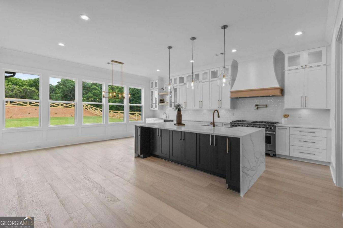 Braselton, Georgia, 30517, United States, 5 Bedrooms Bedrooms, ,4 BathroomsBathrooms,Residential,For Sale,1828821