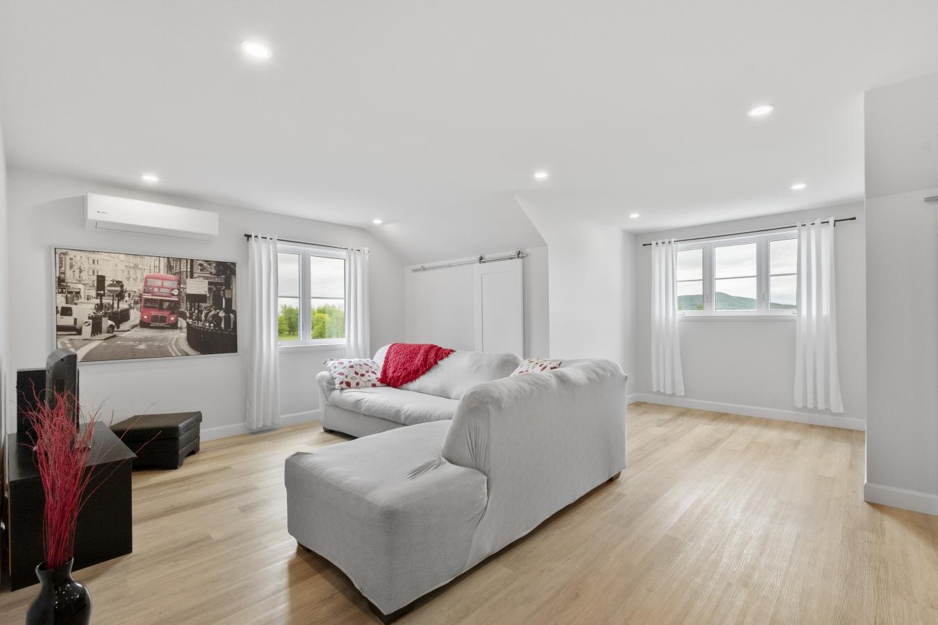 St-Jean-Baptiste, QC, J0L 2B0, Canada, 4 Bedrooms Bedrooms, ,2 BathroomsBathrooms,Residential,For Sale,1828817