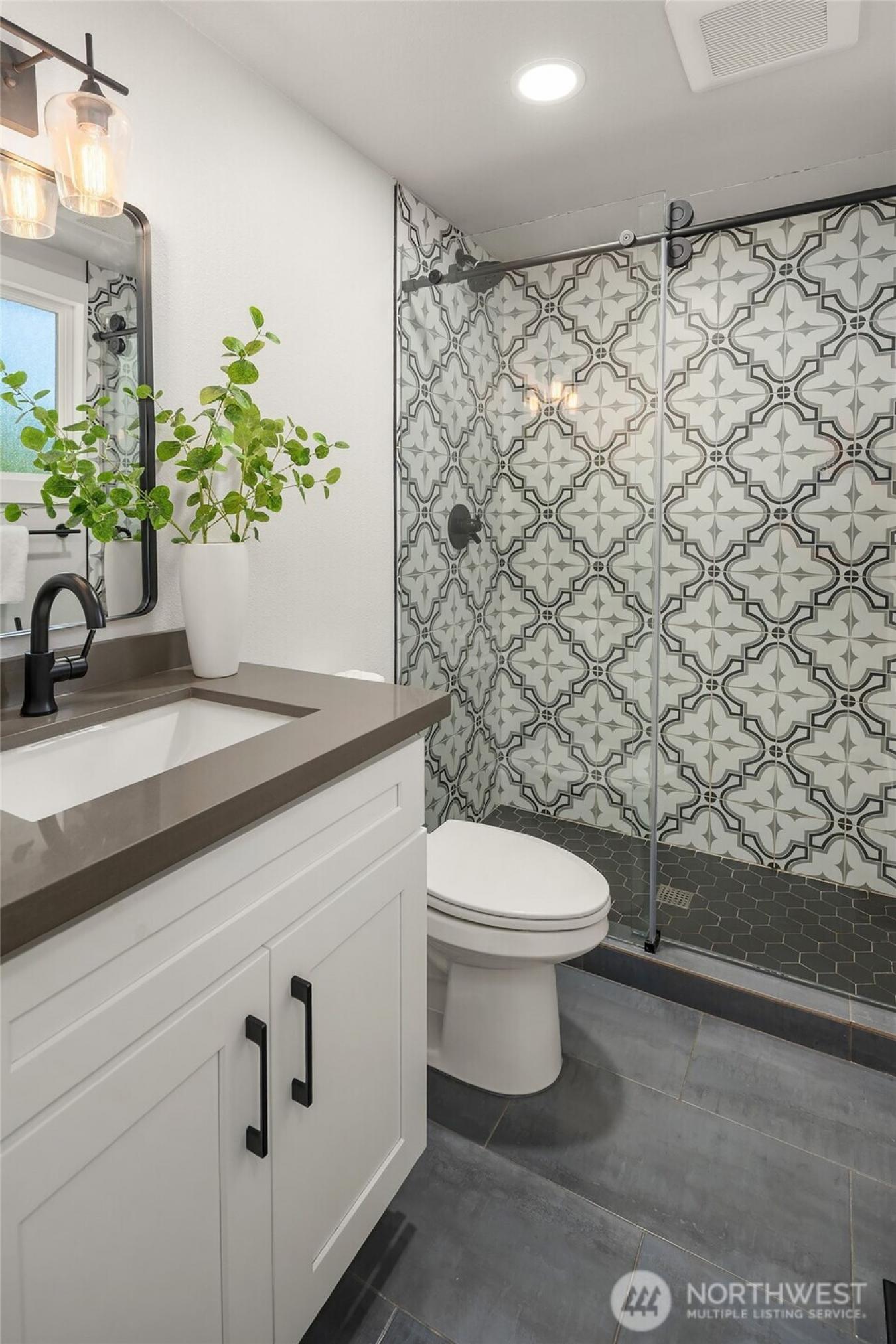 Kirkland, Washington, 98034, United States, 3 Bedrooms Bedrooms, ,1 BathroomBathrooms,Residential,For Sale,1828815