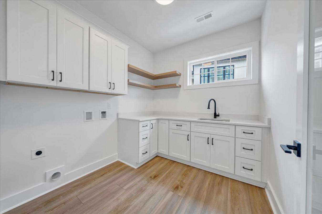 Huddleston, Bedford, 24104, United States, 3 Bedrooms Bedrooms, ,2 BathroomsBathrooms,Residential,For Sale,1828814