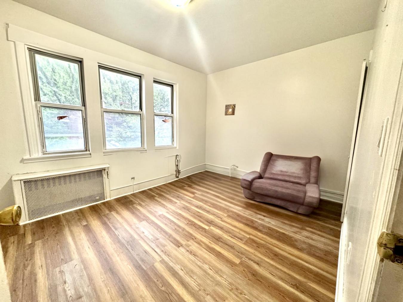 Elmhurst, Queens, 11373, United States, 3 Bedrooms Bedrooms, ,2 BathroomsBathrooms,Residential,For Sale,1828807