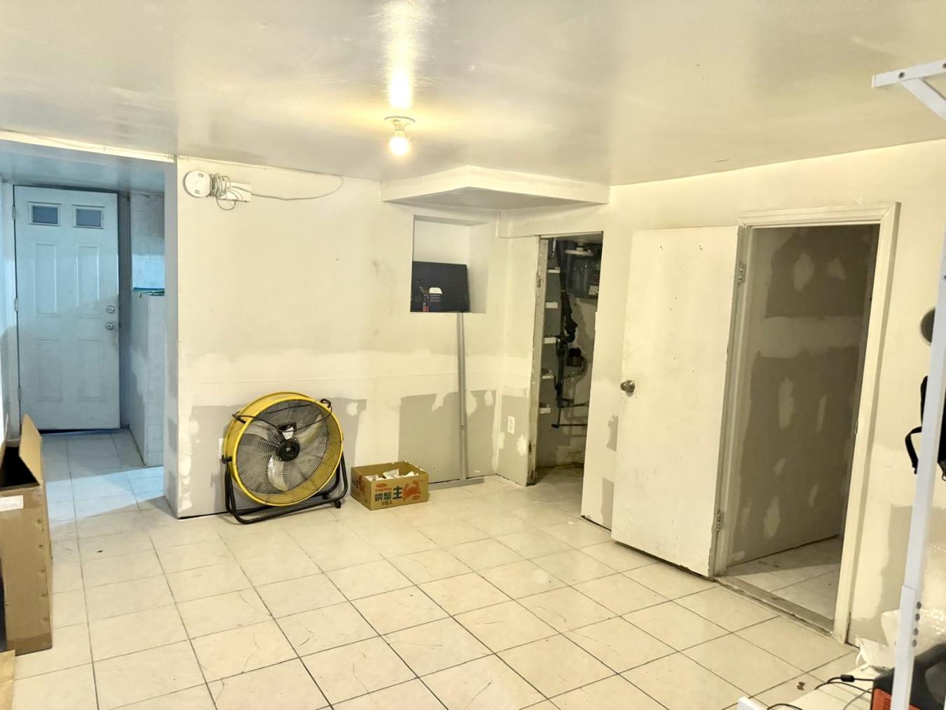 Elmhurst, Queens, 11373, United States, 3 Bedrooms Bedrooms, ,2 BathroomsBathrooms,Residential,For Sale,1828807