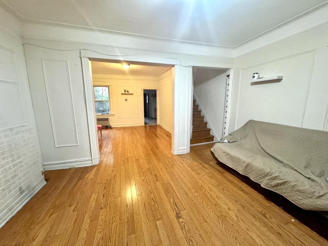 Elmhurst, Queens, 11373, United States, 3 Bedrooms Bedrooms, ,2 BathroomsBathrooms,Residential,For Sale,1828807