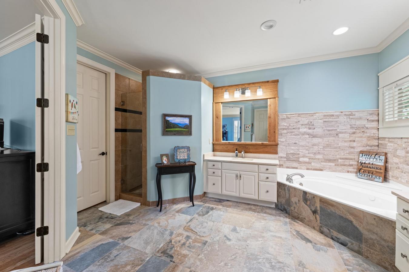 Germantown, Tennessee, 38139, United States, 5 Bedrooms Bedrooms, ,4 BathroomsBathrooms,Residential,For Sale,1828806