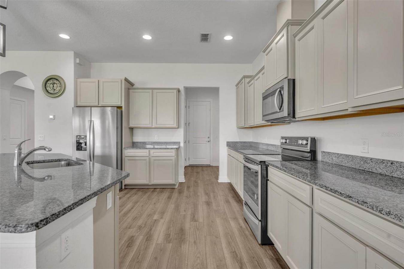 ORLANDO, Florida, 32820, United States, 6 Bedrooms Bedrooms, ,5 BathroomsBathrooms,Residential,For Sale,1828804
