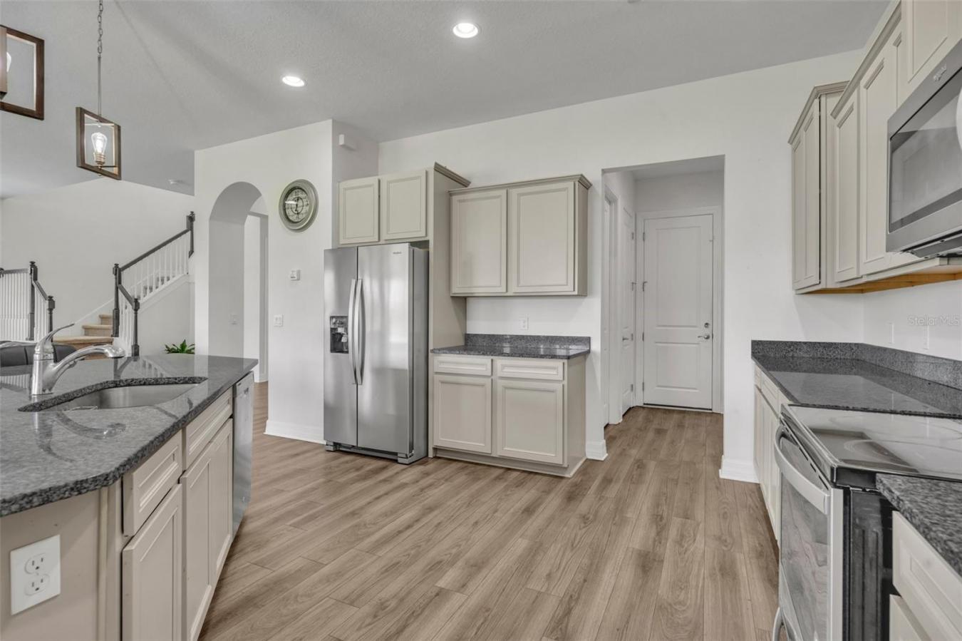 ORLANDO, Florida, 32820, United States, 6 Bedrooms Bedrooms, ,5 BathroomsBathrooms,Residential,For Sale,1828804
