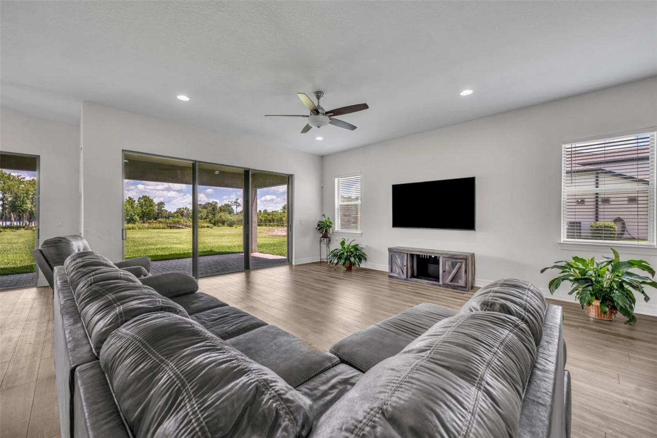 ORLANDO, Florida, 32820, United States, 6 Bedrooms Bedrooms, ,5 BathroomsBathrooms,Residential,For Sale,1828804