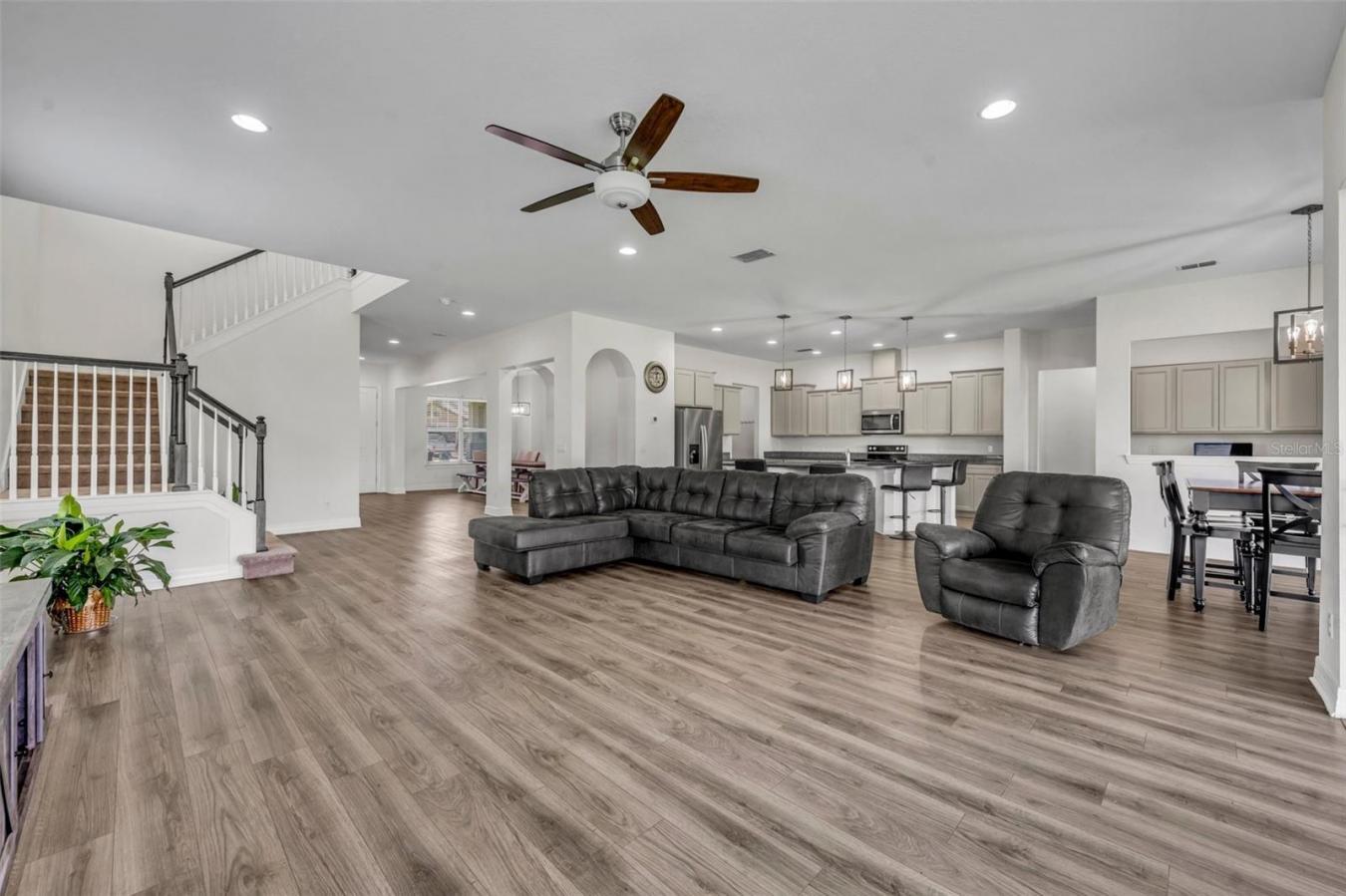 ORLANDO, Florida, 32820, United States, 6 Bedrooms Bedrooms, ,5 BathroomsBathrooms,Residential,For Sale,1828804