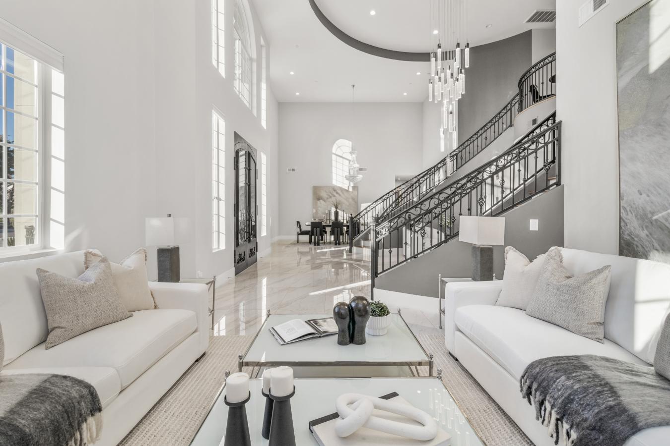 Phoenix, Maricopa, 85012, United States, 5 Bedrooms Bedrooms, ,5 BathroomsBathrooms,Residential,For Sale,1883781