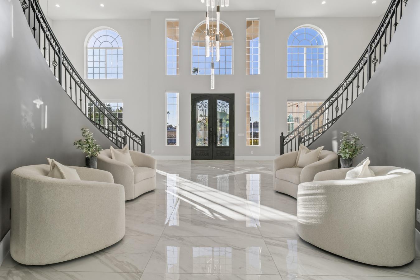 Phoenix, Maricopa, 85012, United States, 5 Bedrooms Bedrooms, ,5 BathroomsBathrooms,Residential,For Sale,1883781