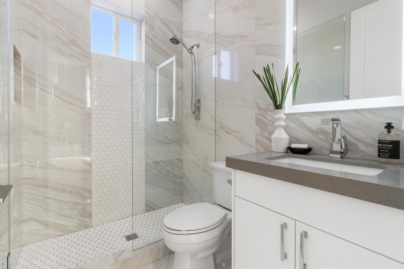 Phoenix, Maricopa, 85012, United States, 5 Bedrooms Bedrooms, ,5 BathroomsBathrooms,Residential,For Sale,1883781